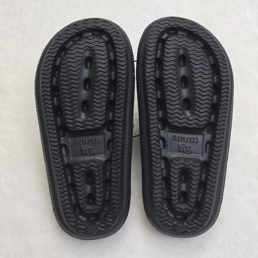 NWT Boys Black Slides S 11/12 Sandals Casual Slip On Shoes - Picture 3 of 5